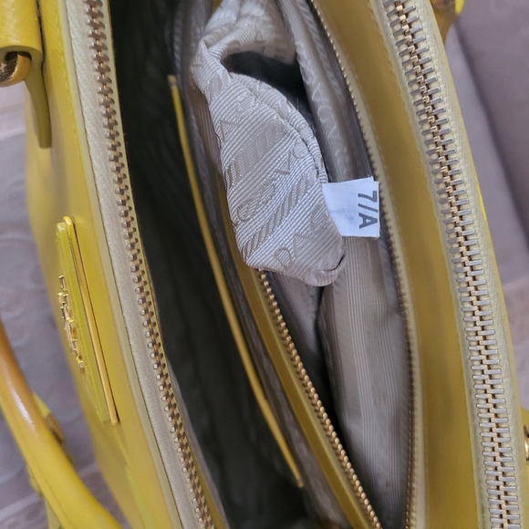 (SOLD)Authentic Prada Galleria Saffiano Leather two way bag - Picture 10 of 16